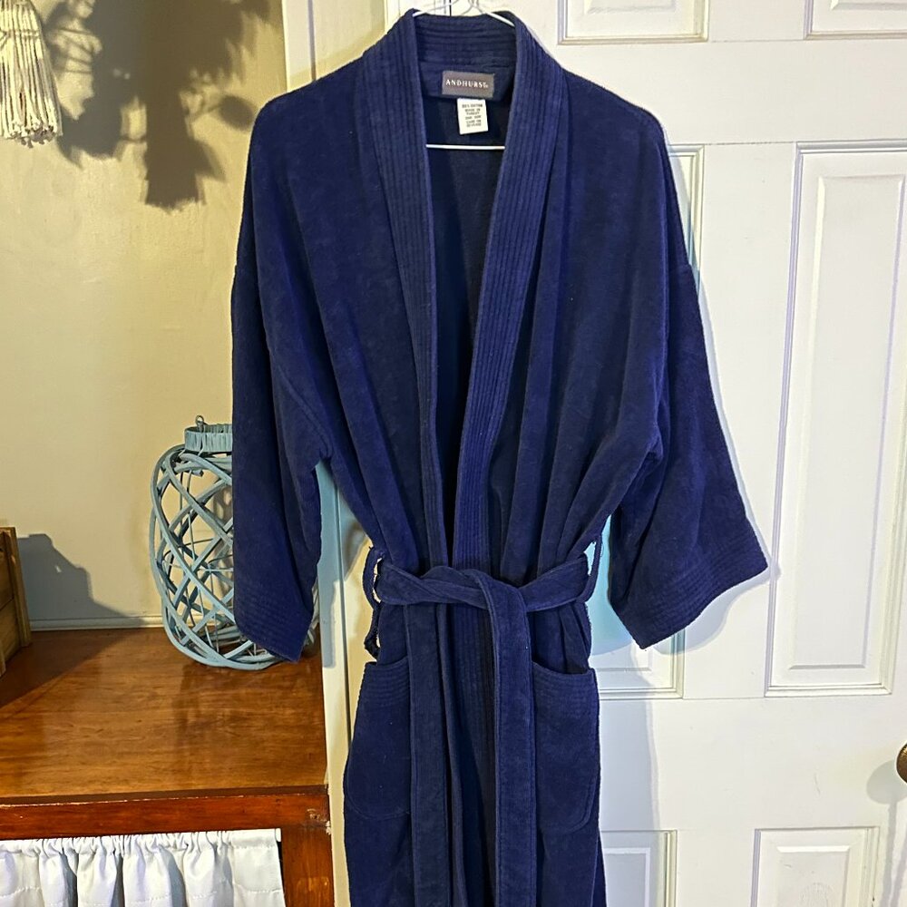 Andhurst bathrobe made of soft terry cloth/cotton blend in a navy blue color